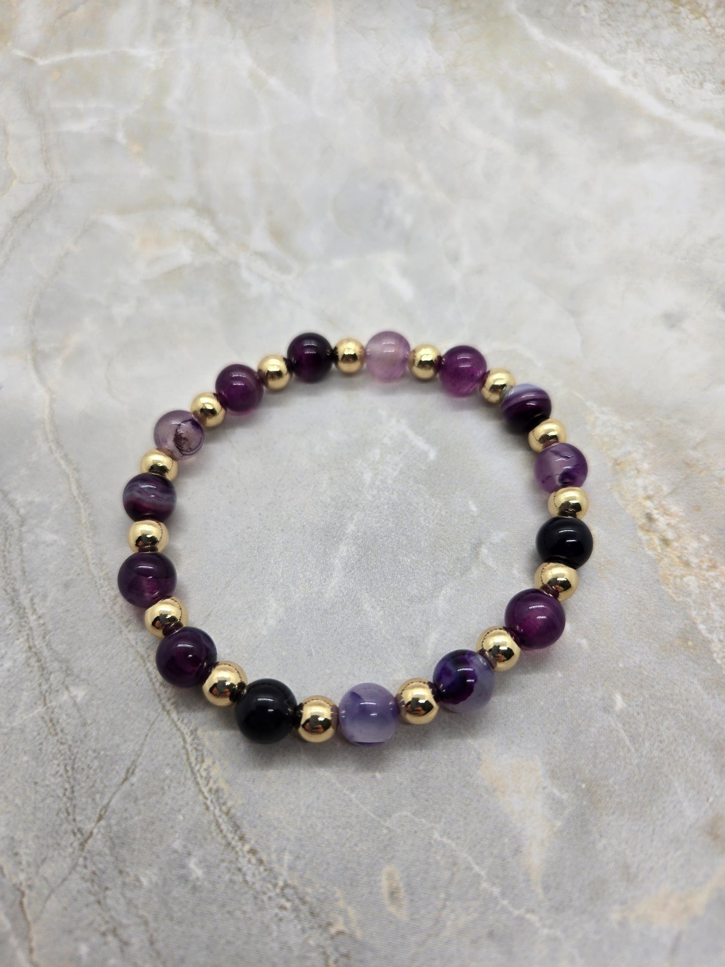 Dyed Agate and gold plated beads bracelet