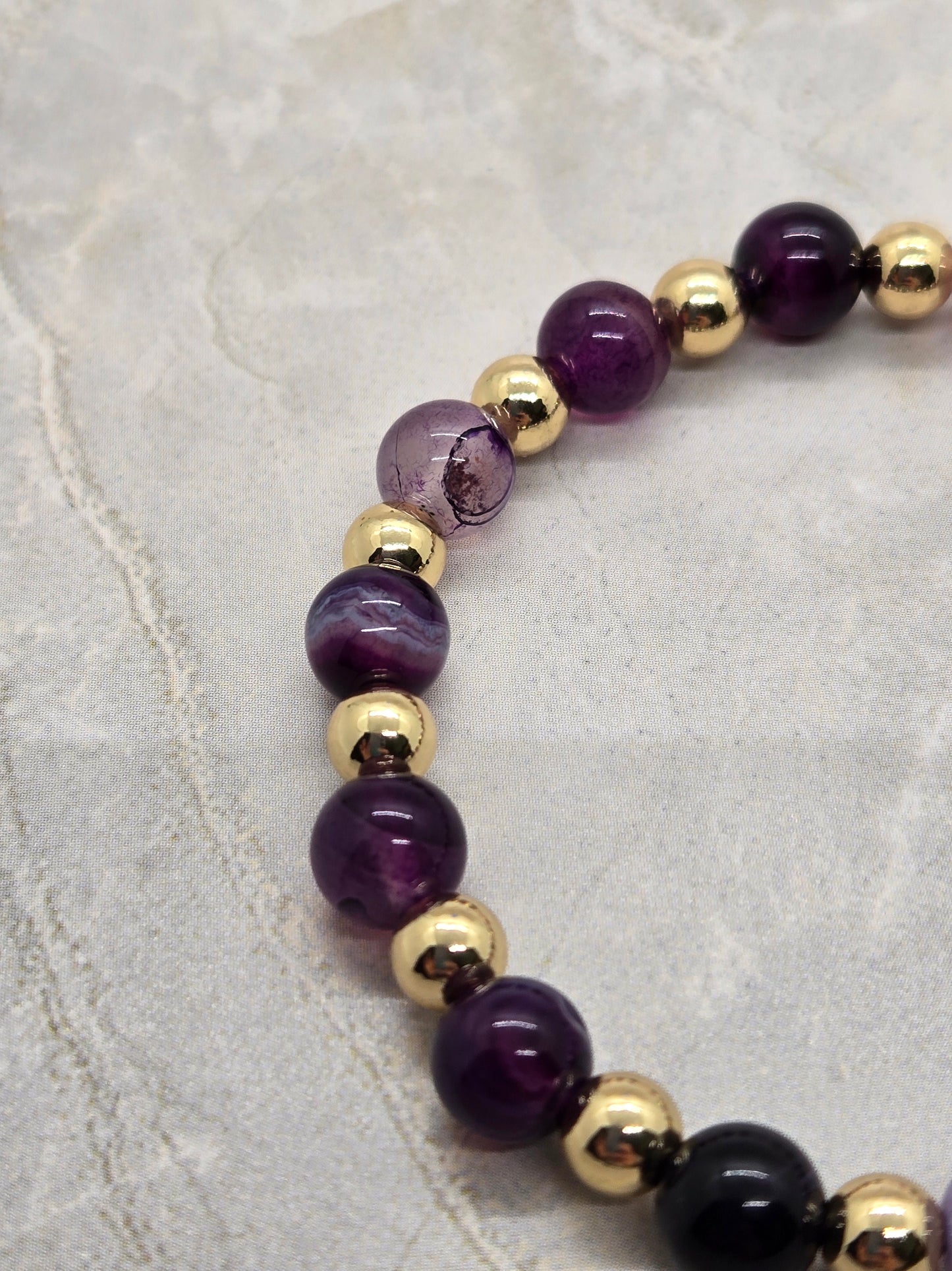 Dyed Agate and gold plated beads bracelet