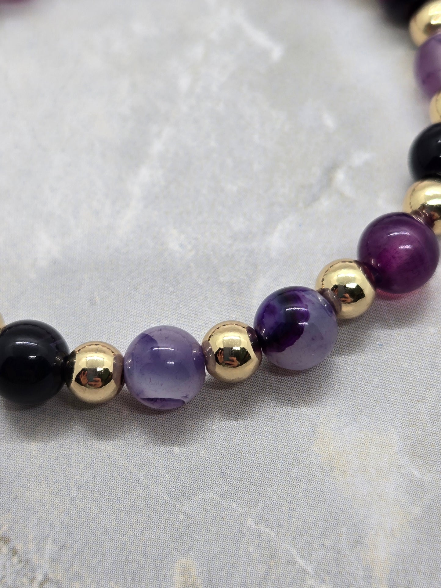 Dyed Agate and gold plated beads bracelet