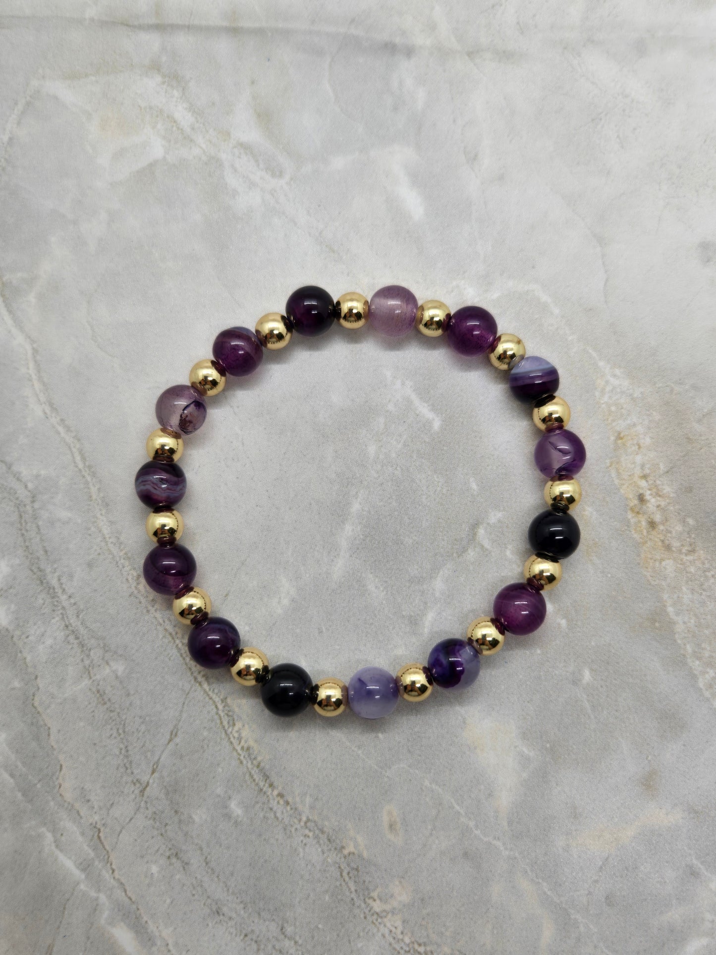 Dyed Agate and gold plated beads bracelet