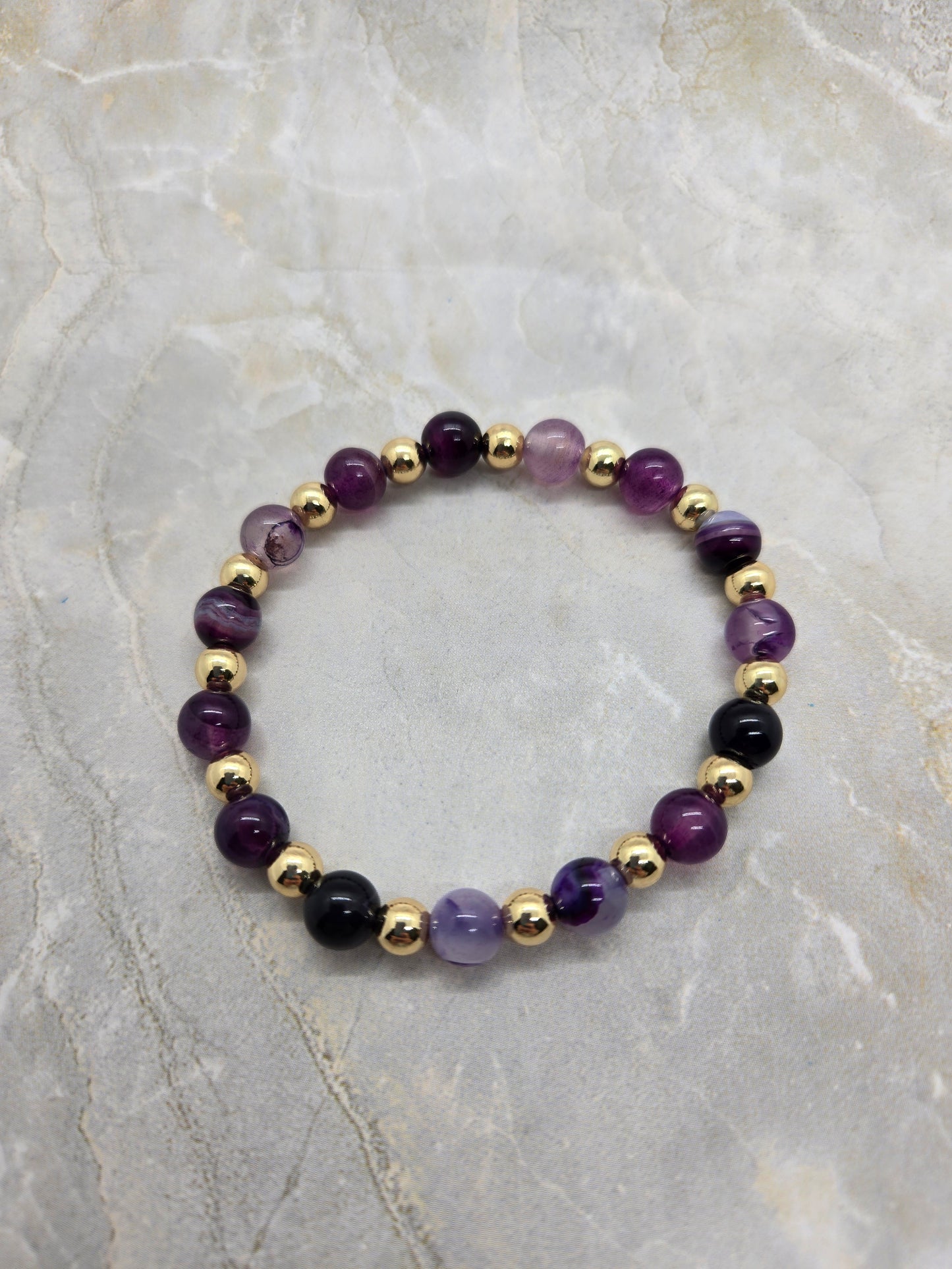 Dyed Agate and gold plated beads bracelet