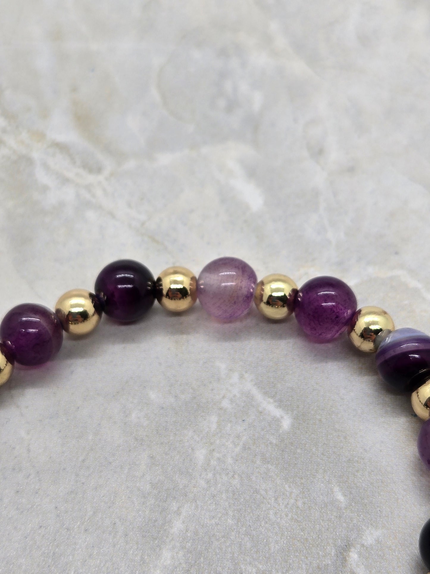 Dyed Agate and gold plated beads bracelet
