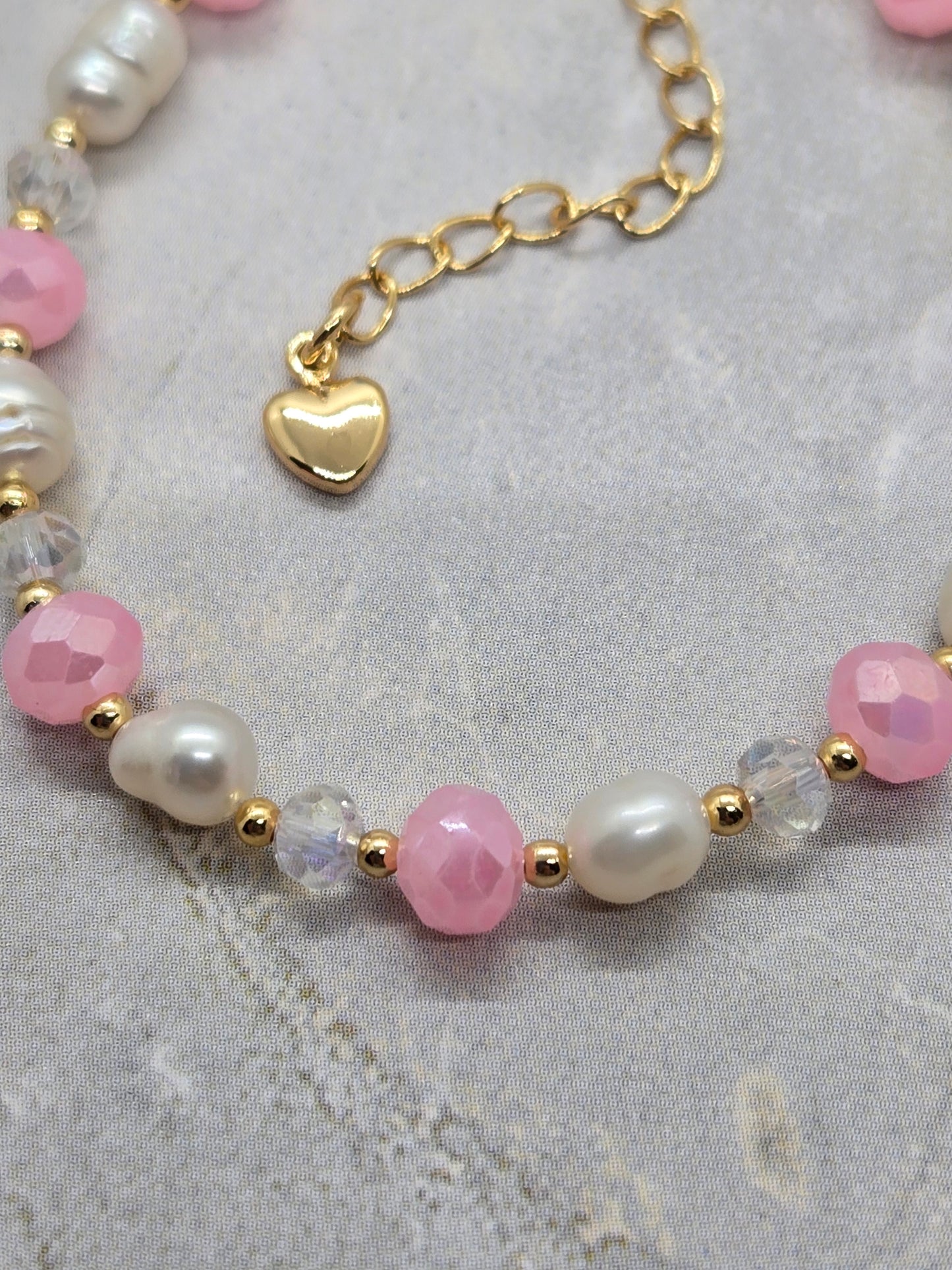 Pink and fresh water pearls bracelet