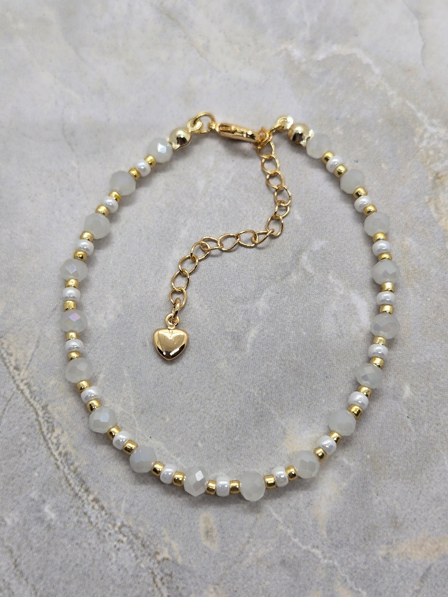 White and gold plated beads bracelet