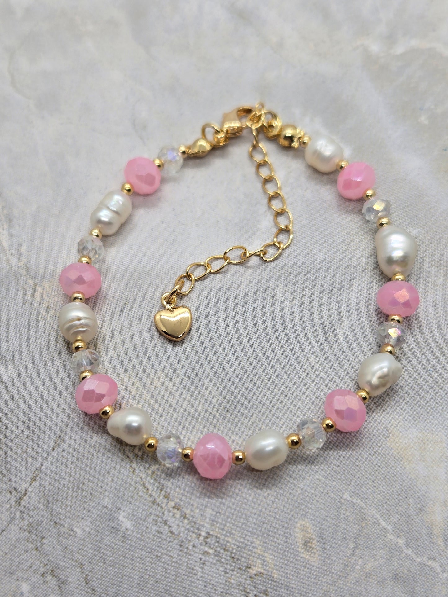 Pink and fresh water pearls bracelet
