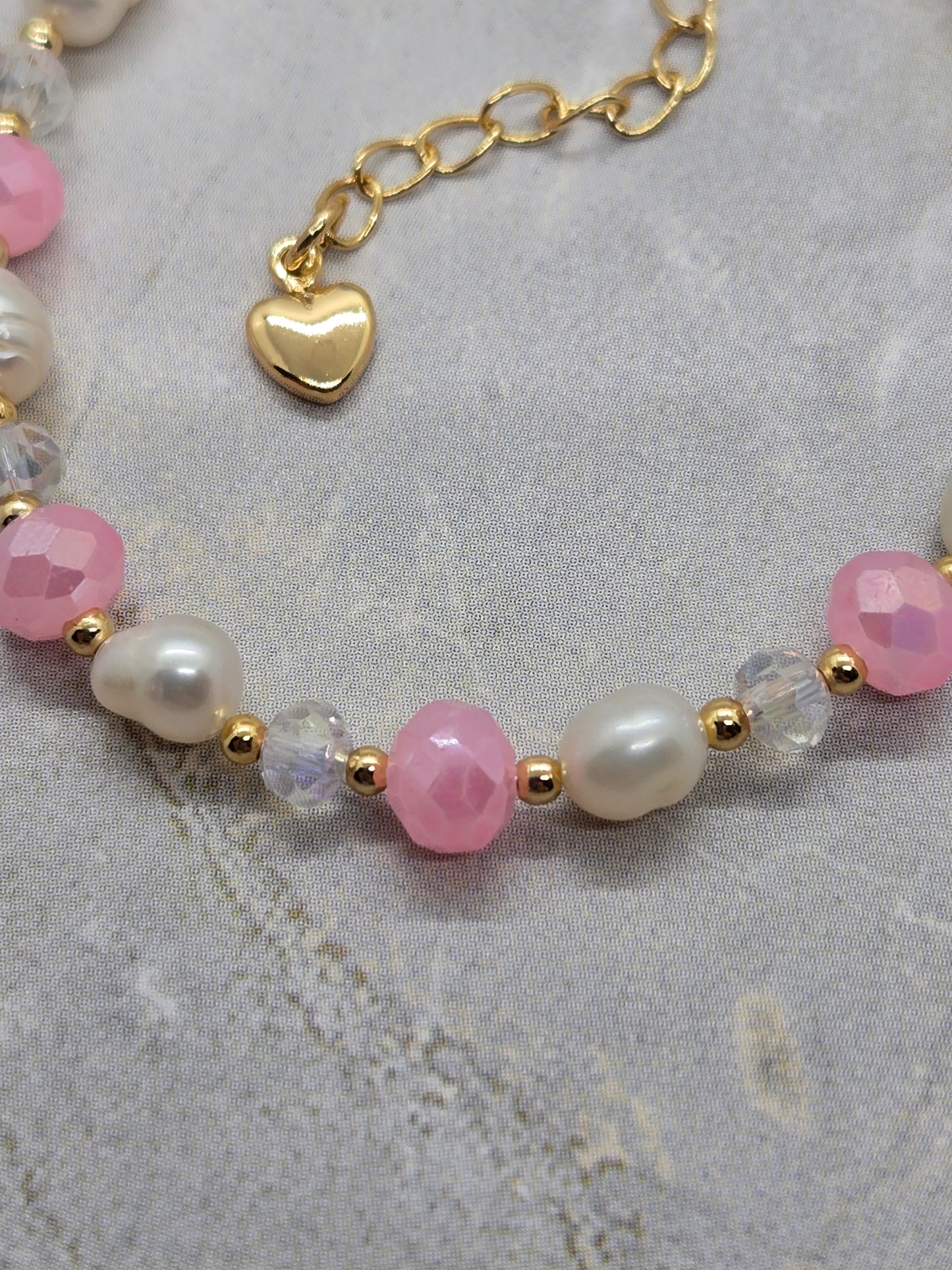 Pink and fresh water pearls bracelet