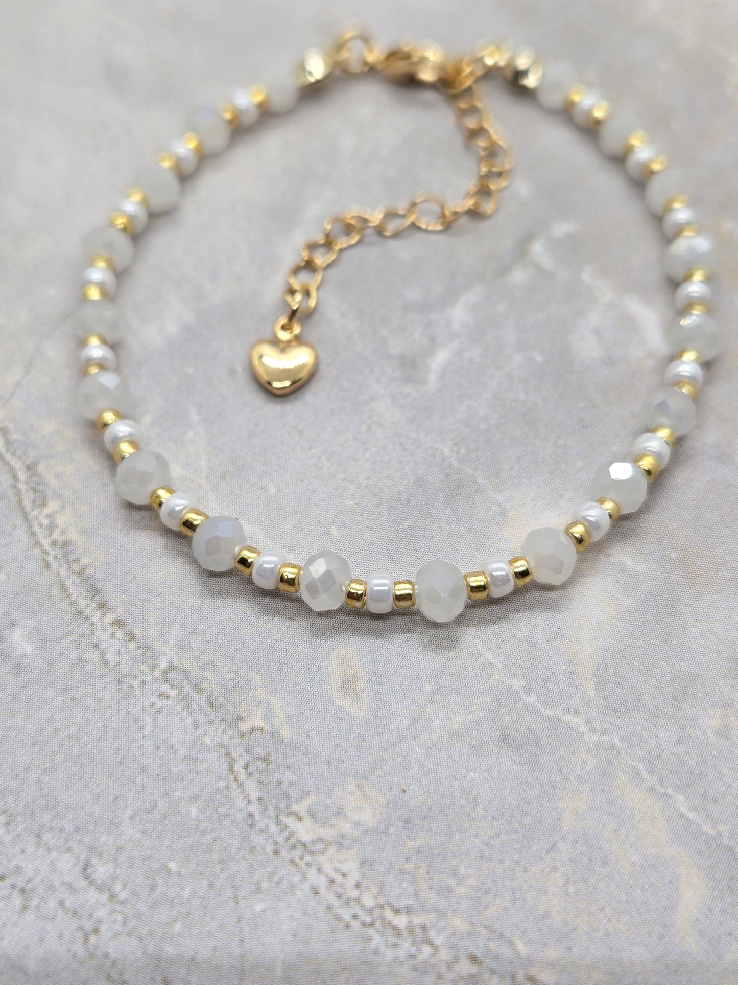 White and gold plated beads bracelet