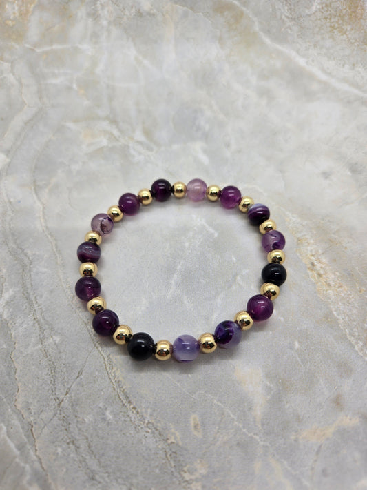 Dyed Agate and gold plated beads bracelet