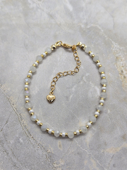White and gold plated beads bracelet