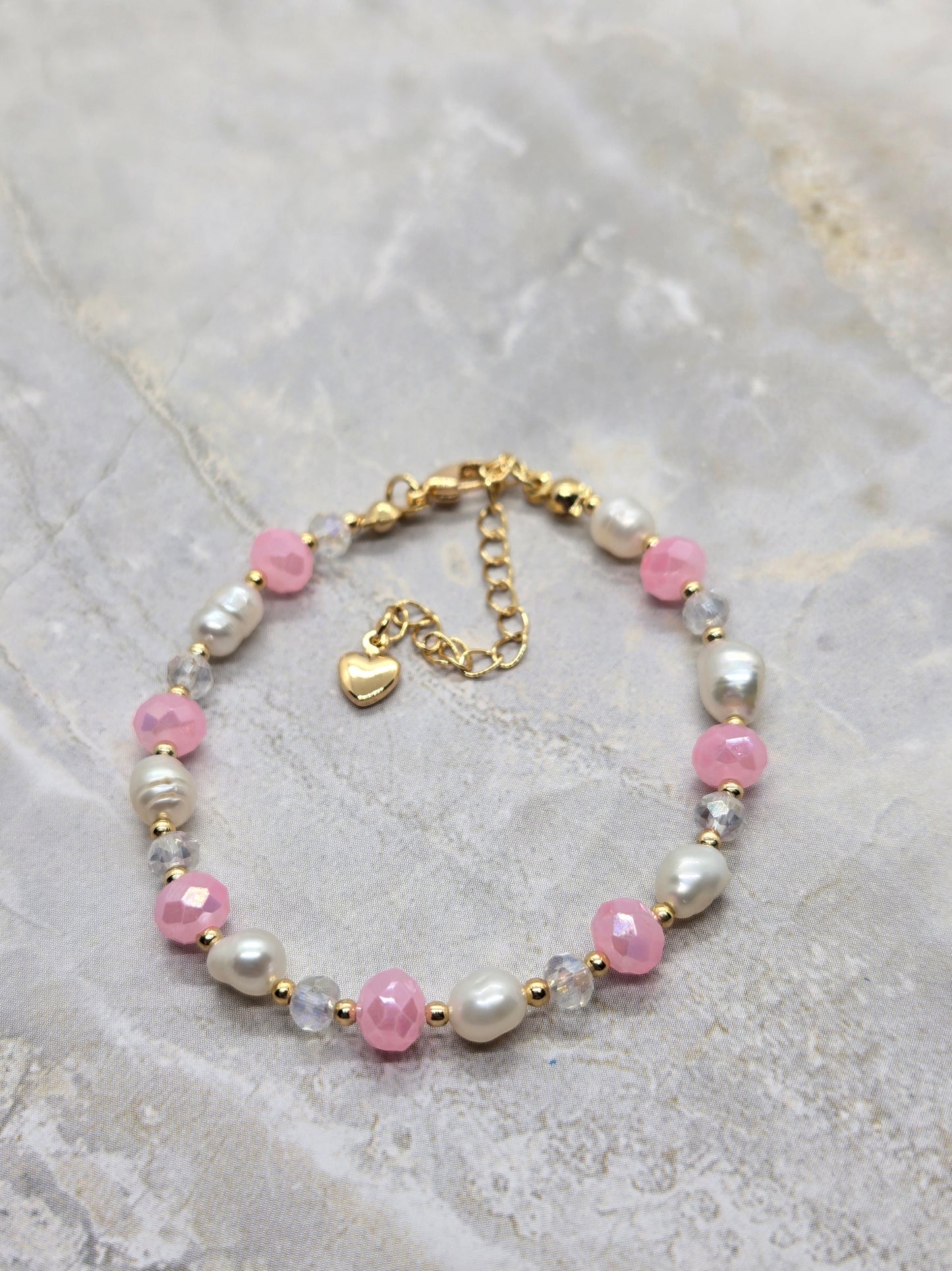 Pink and fresh water pearls bracelet