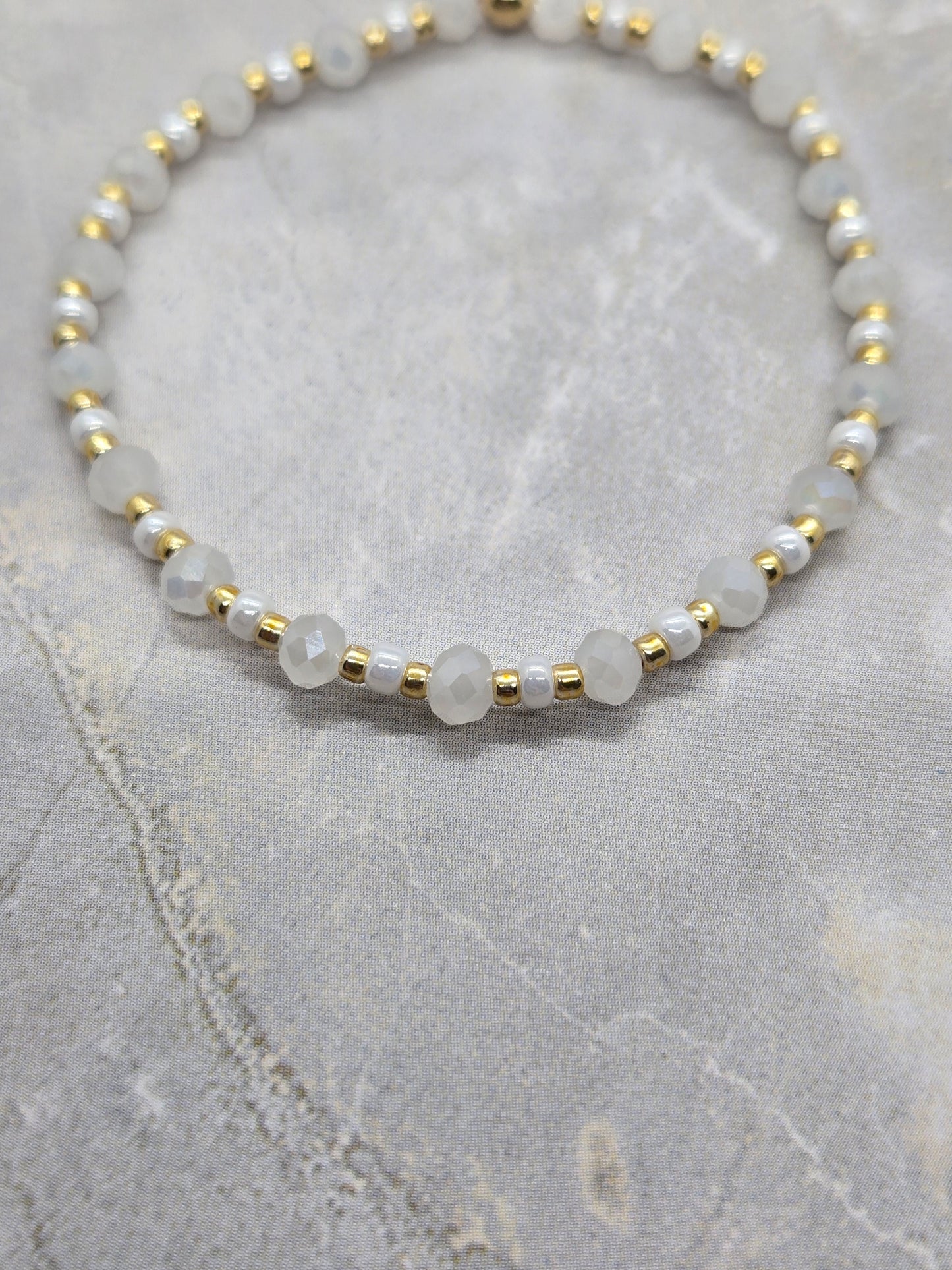 White and gold elastic bracelet 6.5 inch